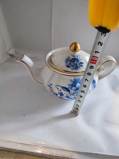 Lovely Vintage Small Tea Pot / Hot Milk Pot.