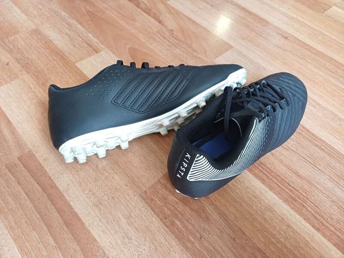 Soccer shoes