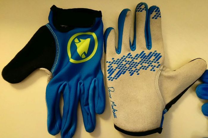 Original ENDURA HUMMVEE kids cycling gloves in AZURE BLUE or TEAL - children bike gloves for age up to 9 years old