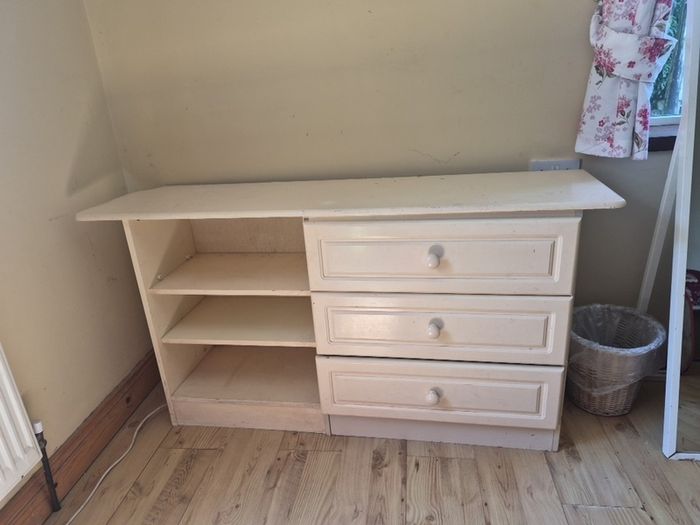 bedroom unit or TV unit
