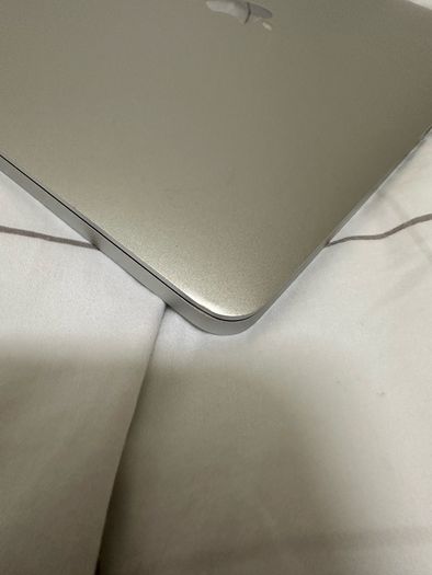 2019 MacBook Pro 13" I7 16/512gb