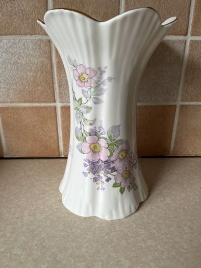 Royal Tara 9" Vase Irish Blossom as New