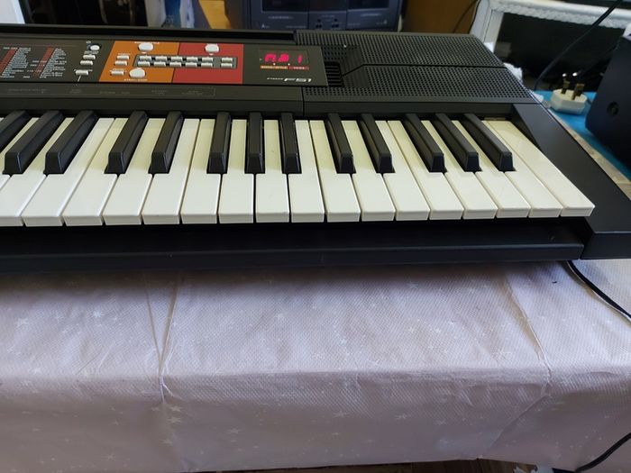 YAMAHA PSR-F51 61 key Keyboard, working perfect and in like new condition, comes with power adaptor