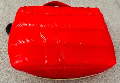 Travel cosmetic bag
