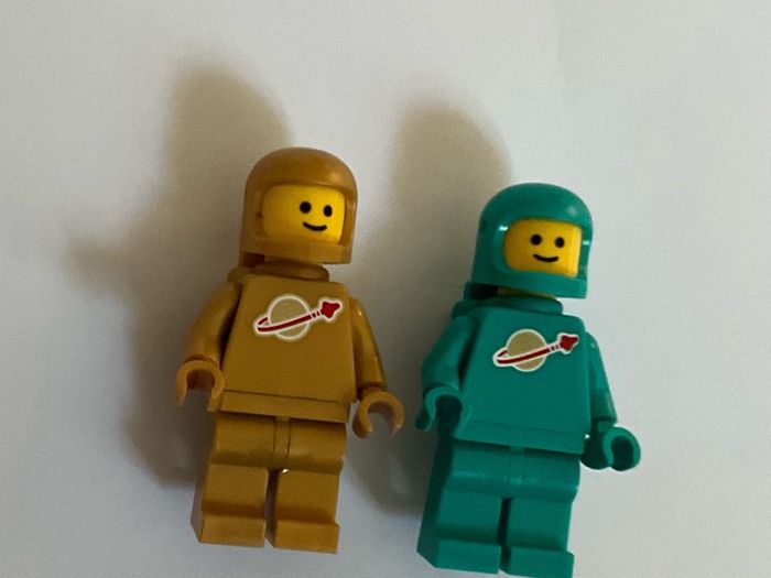2x Lego spacemen