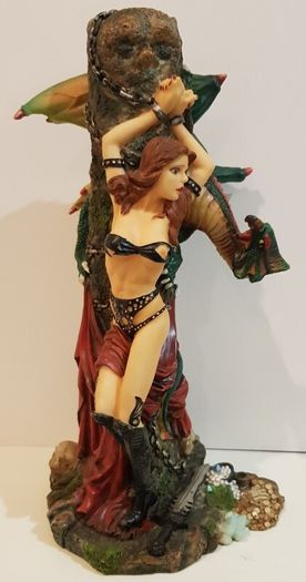 Dungeons & Dragons style large figurines X3