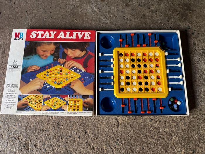 Stay Alive - Vintage 1970s Game