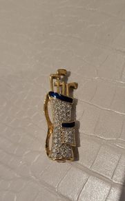 Golf brooch