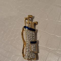 Golf brooch