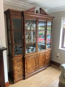 Display Case - Break Front - Large