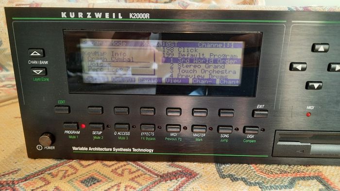 Kurzweil K2000R VAST Synthesizer