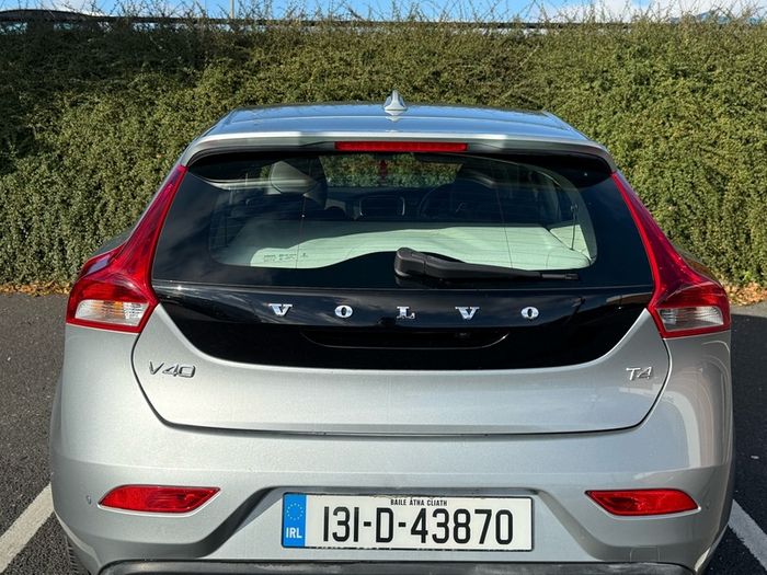 Volvo V40 2013 Automatic 1.6 TURBO PETROL Low kilometer 108,000km