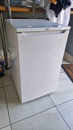 under counter fridge