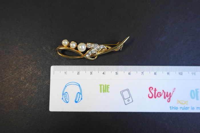 Vintage Gold Tone Faux Pearl Brooch