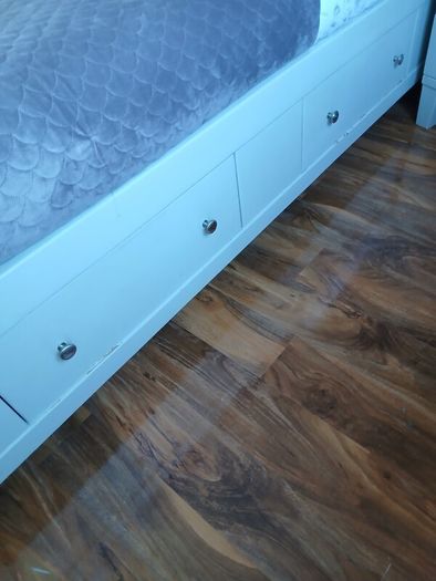 King Sleigh Bed matching lockers & chest of drawers