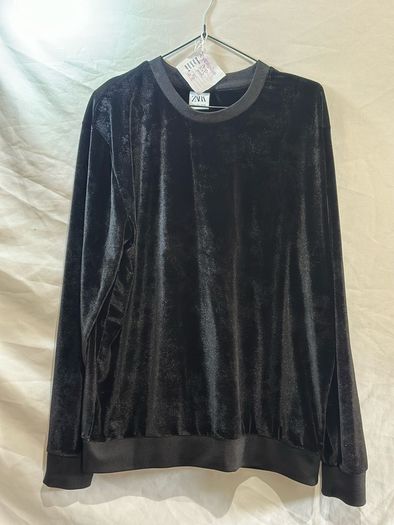 long-sleeve sweatshirt from Zara