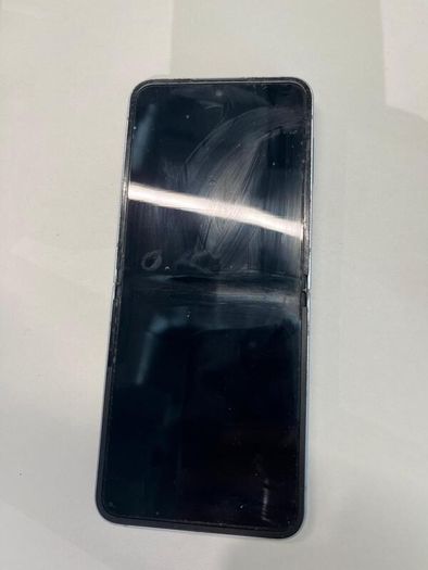 Samsung Galaxy Z Flip6 - Excellent Condition (Well Cared For)