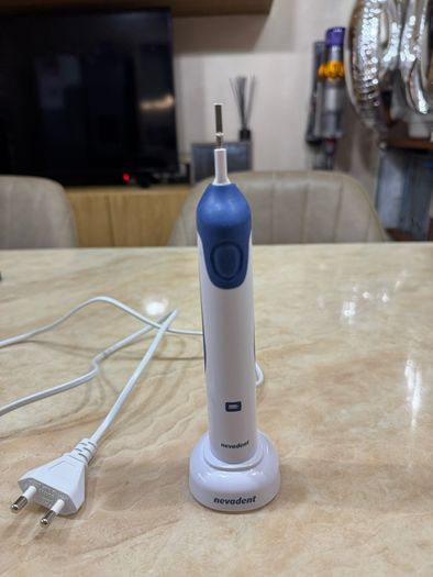 Electric Toothbrush+4 brush heads