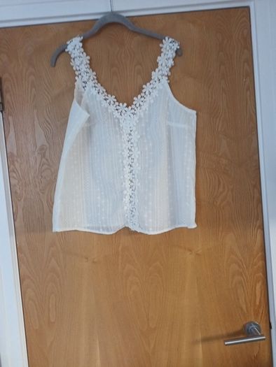 Shein White  Sleevless  Top   S. L 14.  (No Stretch In the Material). New - No Tag.