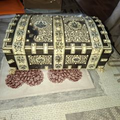 Rare Antique 19th-Century Anglo-Indian Vizagapatam Trinket Box, crafted in India for the European market. The casket features dark Horn Veneers with intricate, reticulated carvings made of Ivory or Camel Bone, Postage Available or Collection,
