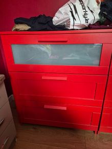 chest of drawers