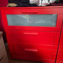 chest of drawers