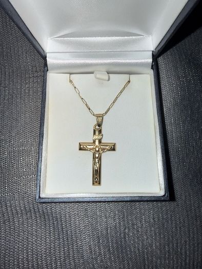 9ct Gold. 49.1g