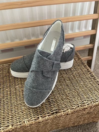 shoes lost ink grey Velcro flatform trainer style shoe size 40