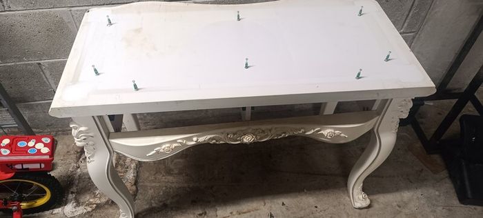 French-style dressing table
