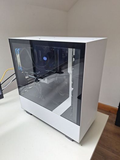 Ultimate 1440p Streaming & Gaming Studio | RTX 5060 | 32GB RAM | Dual Monitors | Arozzi Mic | Xbox Controller