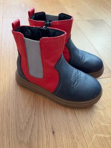 M&S kids Boots in very good condition size 9 and 10