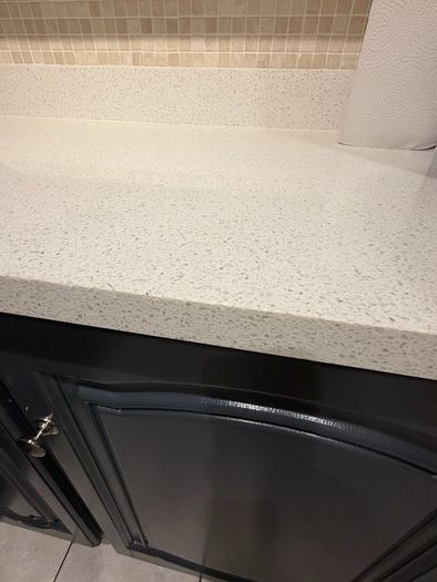 Kitchen with Quartz worktop and Appliances