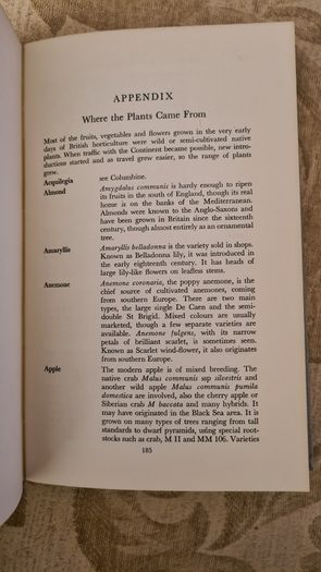 The Early Horticulturists. By Ronald Webber. Printed By David & Charles Newton Abbot. Vintage 1968 Hardback In Good Condition.