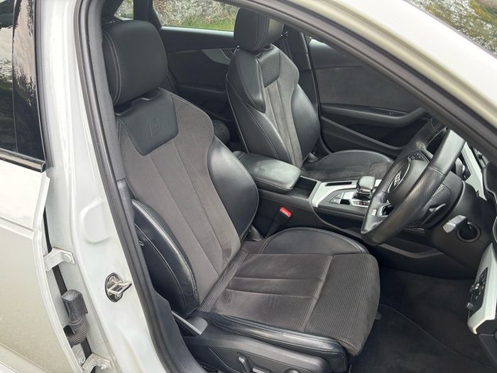 2019 Audi A4 Quattro (LOW KMS)
