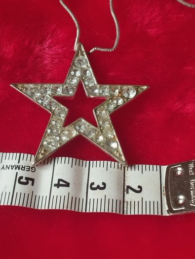 Star Pendant Necklace with Rhinestones.