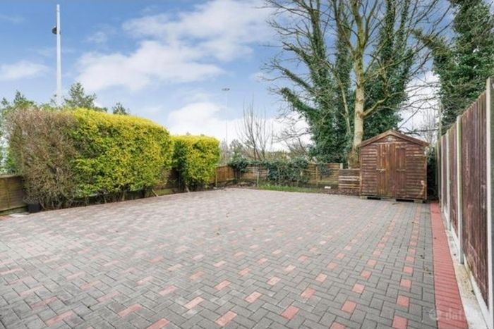 2000 + Patio & Paving Blocks