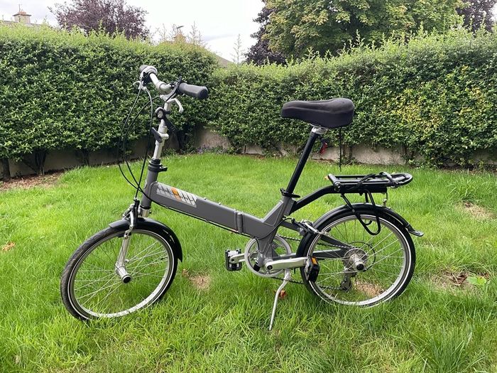 Giant Folding Bike - Excellent Condition