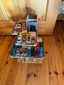 Toy car garage