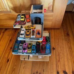 Toy car garage