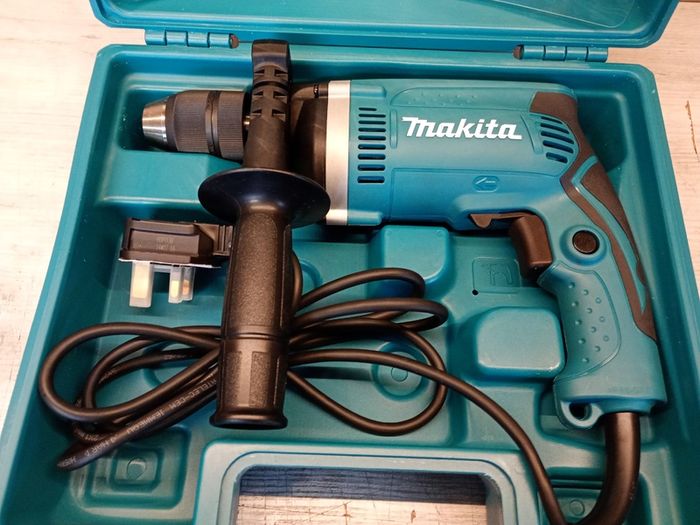 Makita HP1631KX3 - 710W Hammer Drill in a Case with 74 Accessories