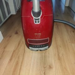 Miele Cat And Dog Turbo 5000 2200w For Parts Not Working