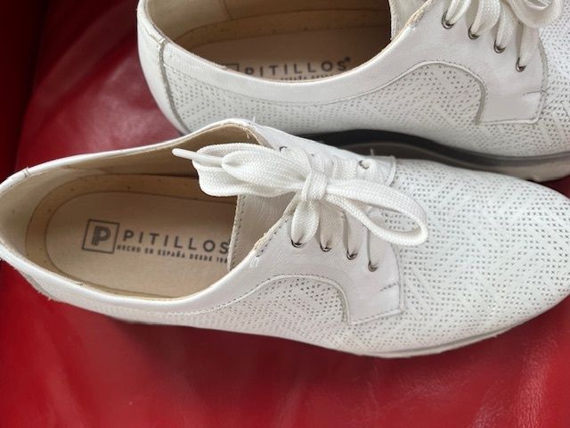 Ladies PITILLOS Winter white / cream wedged SOFT LEATHER Shoes boots Size 39 Uk 6. High Quality.  In really super condition