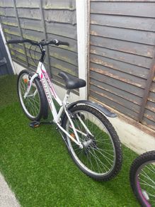 girls bike barely used. 6 speed , immaculate condition.