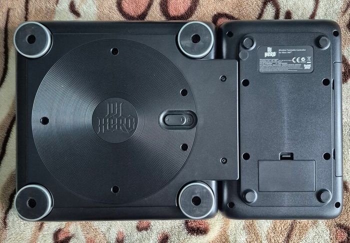 DJ Hero 2 Turntable Bundle Xbox 360 CIB Complete in Box