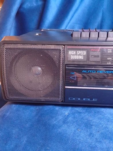 vintage Hitachi 1988 cassette radio