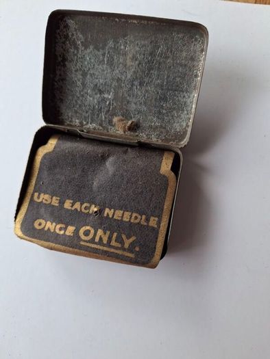 Vintage Gramophone Needles  Well Over A Hundred