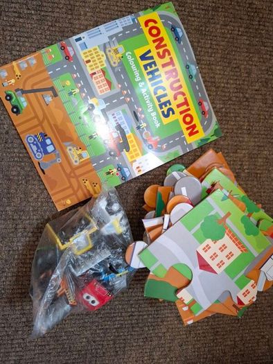 City puzzles, activity book, 6 vehicles