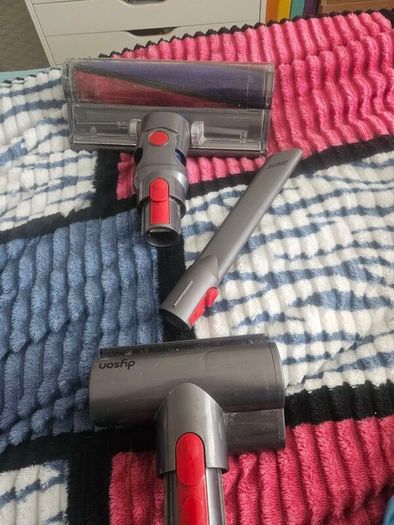 dyson v8