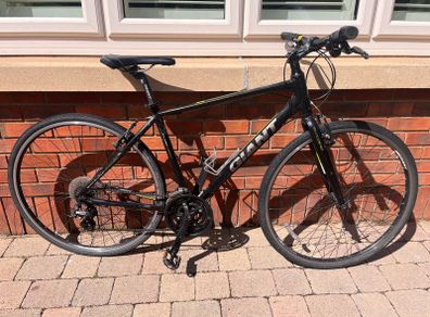 Giant Escape Mens hybrid bike