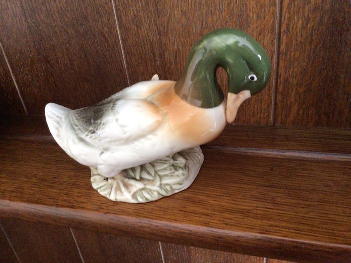 Vintage Duck Ornament W ducklings